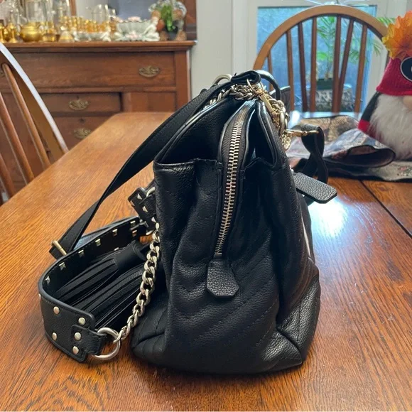 NWT Guess Violet Chevron Quilted Shoulder/Satchel Black Bag w/ Tassel and Chain - Picture 8 of 15